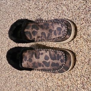 HeyDude ankle shoes brown leopard print